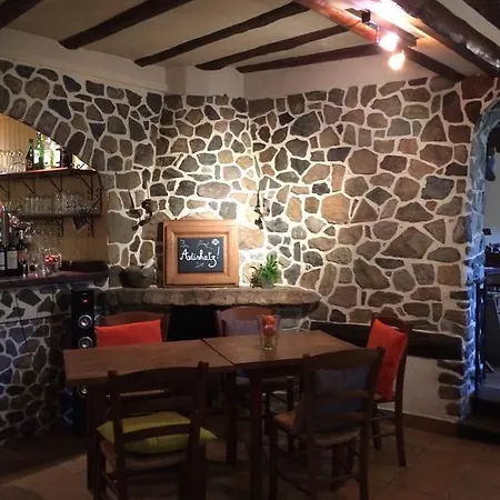Costes 2* Montsegur